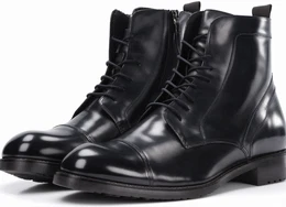 Schwarze klassische Stiefel
