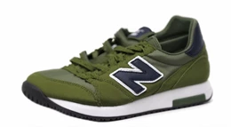 Dunkelgrüne Sommer Sneaker