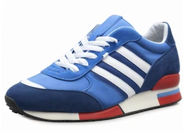 Hellblaue Sommer Sneaker
