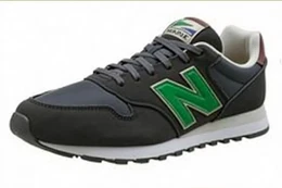Dunkelgrüne Sneaker