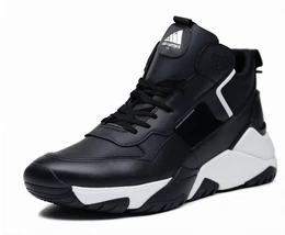 Schwarze Sneaker