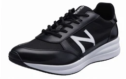 Schwarze Sneaker