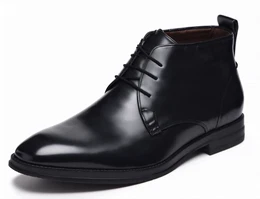 Schwarze Schnürstiefel