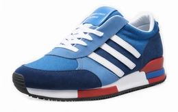 Blaue Sneaker