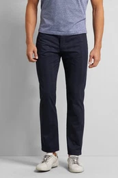 Stoffhose in einem enspannten Regular Fit