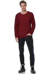 Strickpullover im modischen Strick-Design