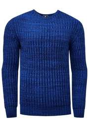 Strickpullover im modischen Strick-Design