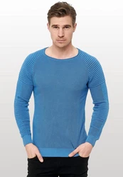 Rusty Neal Strickpullover mit Rundhalsausschnitt Hellblau/Blau