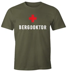 MoonWorks Print-Shirt Herren T-Shirt Bergdoktor Fun-Shirt Apre Ski Party-Shirt Dunkelgrün/Khaki/Beige