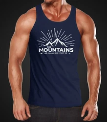 MoonWorks Herren Tanktop The Mountains are Calling and I must go Dunkelblau/Fliederfarben