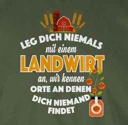 Shirtracer T-Shirt Leg dich niemals mit einem Landwirt an Landwirt Geschenk Bauer Dunkelgrün/Grün/Creme