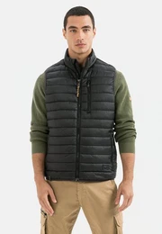 Steppweste aus recyceltem Polyester mit Stehkragen