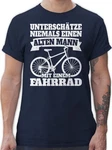 Shirtracer T-Shirt Unterschätze niemals einen alten Mann mit einem Fahrrad weiß