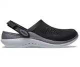 Bekleidung in Schwarz von Crocs image