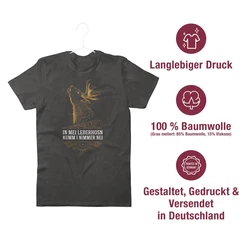 Shirtracer T-Shirt In mei Lederhosn kumm i nimmer nei - Hirsch - Spruch Mode für Oktoberfest Herren Rot/Braun/Dunkelgrün/Khaki/Grün/Türkis/Grau