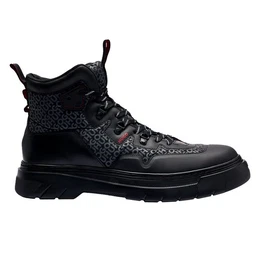 Urian halb Schnrboots mit Marken-Patch an der Ferse