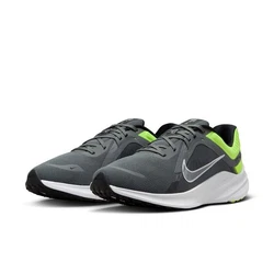 Nike QUEST Laufschuh 