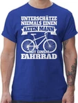 Shirtracer T-Shirt Unterschätze niemals einen alten Mann mit einem Fahrrad weiß