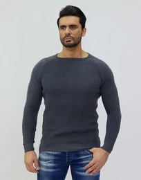 Strickpullover Feiner modischer Strickpullover mit feinen Akzenten