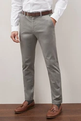 Next Weiche Slim Fit Chinohose mit Gürtel und Print 