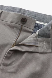 Next Weiche Slim Fit Chinohose mit Gürtel und Print 
