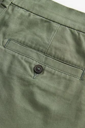 Next Straight Fit Chinoshorts mit Stretch Khaki/Dunkelgrün