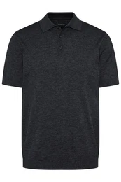 Poloshirt in klassischer Form