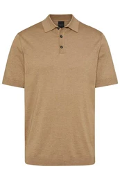 Poloshirt in klassischer Form