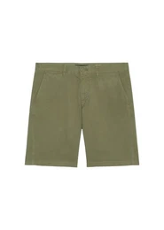 Bermudas im cleanen Look