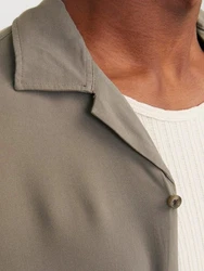 Jack & Jones Kurzarmhemd JJEJEFF SOLID RESORT SHIRT Khaki/Dunkelgrün/Beige