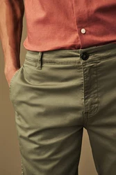 Next Chinoshorts Stckgefrbte Chinohose aus Satin Khaki/Dunkelgrün/Grün
