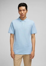 Poloshirt mit besonders pflegeleichten Material