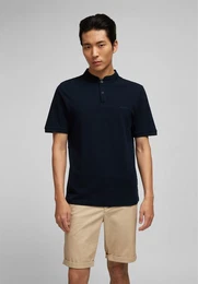 Poloshirt mit besonders pflegeleichten Material