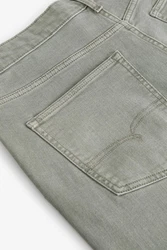 Next Regular-Fit-Jeans aus überfärbtem Denim Khaki/Dunkelgrün