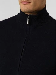 Andrew James Strickjacke 