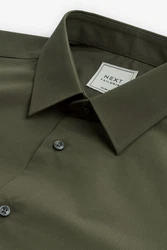 Next Langarmhemd Pflegeleichtes Slim Fit Hemd mit Sportmanschetten Dunkelgrün/Grün/Khaki
