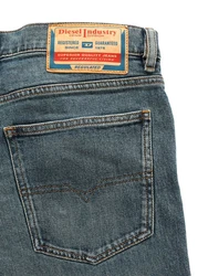 Diesel Straight-Jeans Slim Fit 1995 D-SARK 09F74
