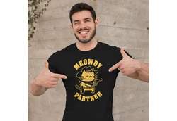 MoonWorks Herren T-Shirt Meowdy Partner Meme Cowboy Katze Braun/Gelb/Weiß/Grau/Lila/Rot