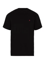 T-Shirt mit kleinem Label auf Brusthhe
