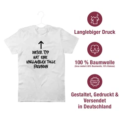 Shirtracer T-Shirt Dieser Typ hat eine unglaublich tolle Freundin Valentinstag Partner Liebe Lila/Grau/Beige/Braun