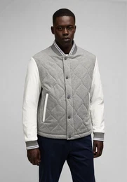 Collegejacke mit praktischen Taschen
