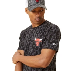 New Era T-Shirt NBA Seasonal AOP Chicago Bulls Schwarz/Orange/Rot