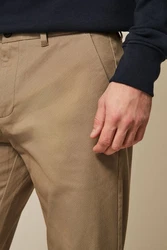 Next Stretch-Hose Slim Fit Jeans-Stil mit Gürtel Khaki/Beige/Braun