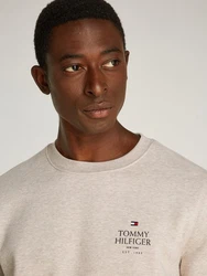 TOMMY HILFIGER HILFIGER STACK SWEATSHIRT beige/heatherot pebble