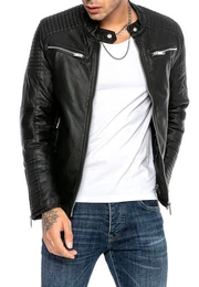 Lederimitatjacke stilvoll im Biker-Look mit Reiverschluss und Stehkragen Modische Absteppungen im Schulter- und Armbereich