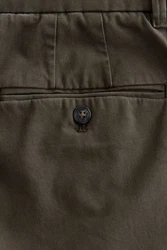 Next Chinohose Slim Fit Premium-Chinohose Khaki/Dunkelgrün