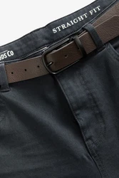 Next Straight-Jeans Authentische Straight Fit Jeans mit Gürtel Dunkelblau/Blau/Hellblau