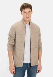 Strickjacke aus nachhaltiger Merinowolle Stehkragen