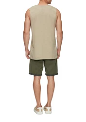QS Shirttop aus Baumwolle mit Logo-Detail Khaki/Dunkelgrün
