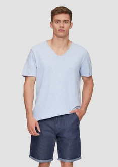 QS Kurzarmshirt T-Shirt mit V-Ausschnitt und Logo-Detail